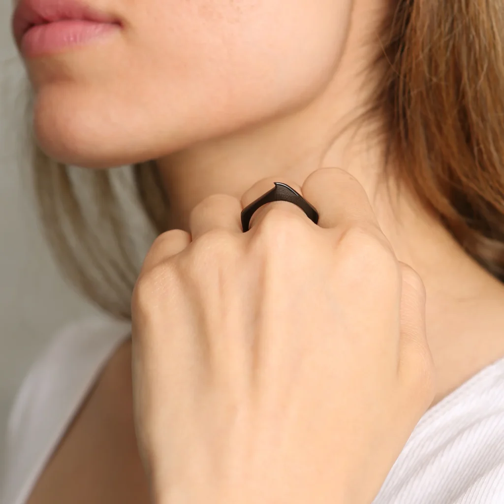 Crest_Black-FreeFist_1800x1800